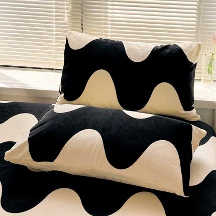 91家纺网 家纺一手货源 找家纺 （总）捌月 2024新款印花牛奶绒-枕套48x74cm一个