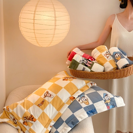 总时光里230g正宗全消光印花牛奶绒迪士尼棋盘格系列枕套