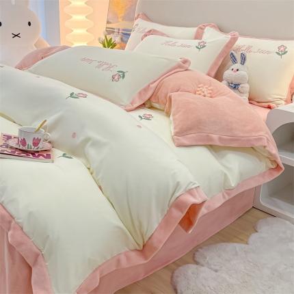 91家纺网 家纺一手货源 找家纺 眠帛家居 2022新款水洗棉拼牛奶绒绣花四件套 小花