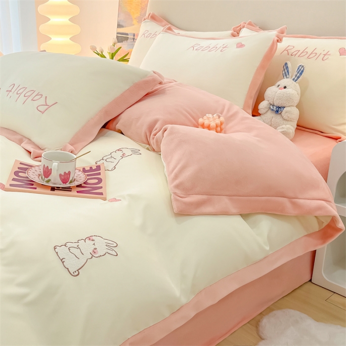 91家纺网 家纺一手货源 找家纺 （总）眠帛家居 2022新款水洗棉拼牛奶绒绣花四件套