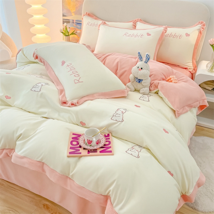 91家纺网 家纺一手货源 找家纺 （总）眠帛家居 2022新款水洗棉拼牛奶绒绣花四件套