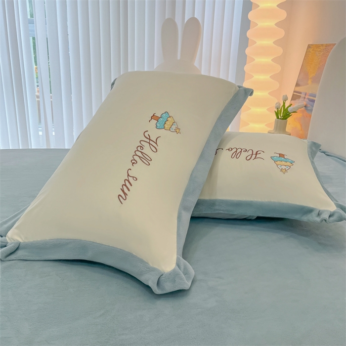 91家纺网 家纺一手货源 找家纺 眠帛家居 2022新款水洗棉拼牛奶绒绣花四件套 圣诞树