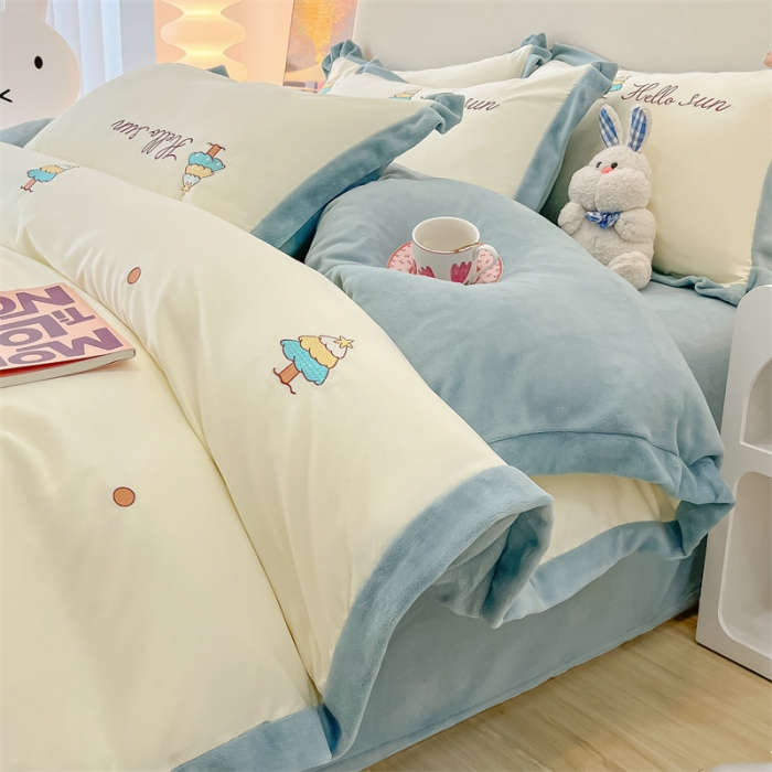 91家纺网 家纺一手货源 找家纺 眠帛家居 2022新款水洗棉拼牛奶绒绣花四件套 圣诞树