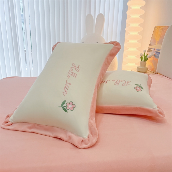 91家纺网 家纺一手货源 找家纺 眠帛家居 2022新款水洗棉拼牛奶绒绣花四件套 小花