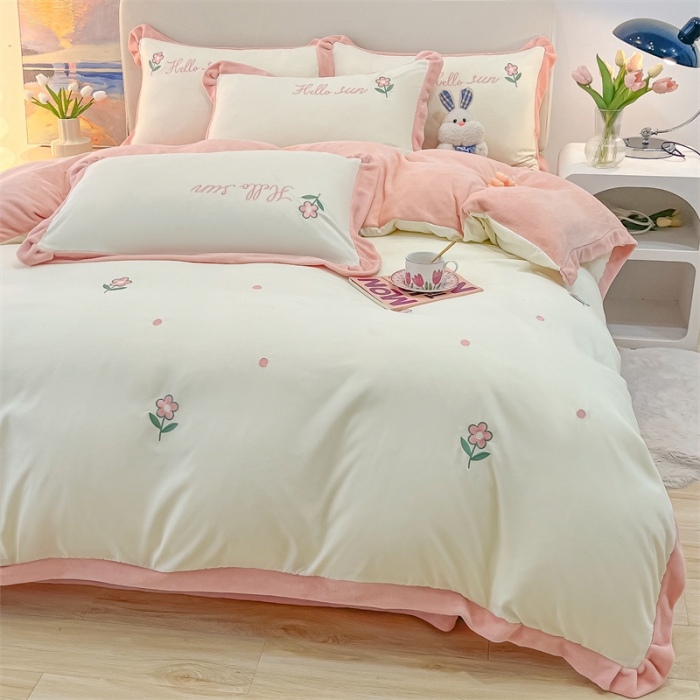 91家纺网 家纺一手货源 找家纺 眠帛家居 2022新款水洗棉拼牛奶绒绣花四件套 小花