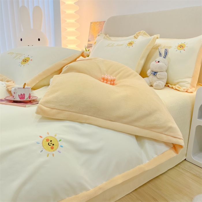 91家纺网 家纺一手货源 找家纺 眠帛家居 2022新款水洗棉拼牛奶绒绣花四件套 小太阳-奶油白