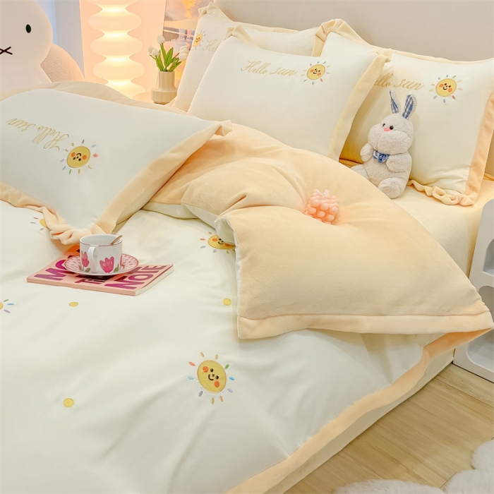 91家纺网 家纺一手货源 找家纺 眠帛家居 2022新款水洗棉拼牛奶绒绣花四件套 小太阳-奶油白