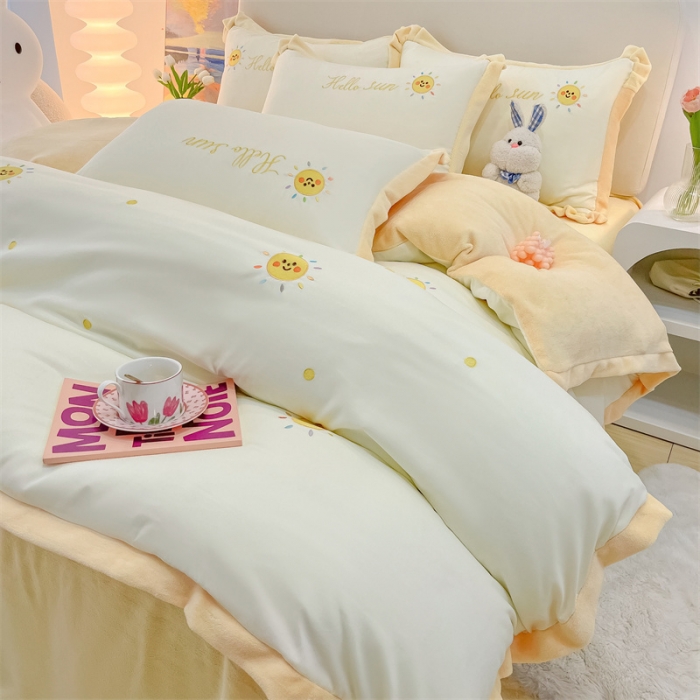 91家纺网 家纺一手货源 找家纺 眠帛家居 2022新款水洗棉拼牛奶绒绣花四件套 小太阳-奶油白