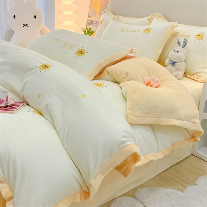 91家纺网 家纺一手货源 找家纺 眠帛家居 2022新款水洗棉拼牛奶绒绣花四件套 小太阳-奶油白