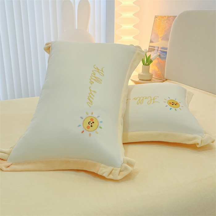 91家纺网 家纺一手货源 找家纺 眠帛家居 2022新款水洗棉拼牛奶绒绣花四件套 小太阳-奶油白