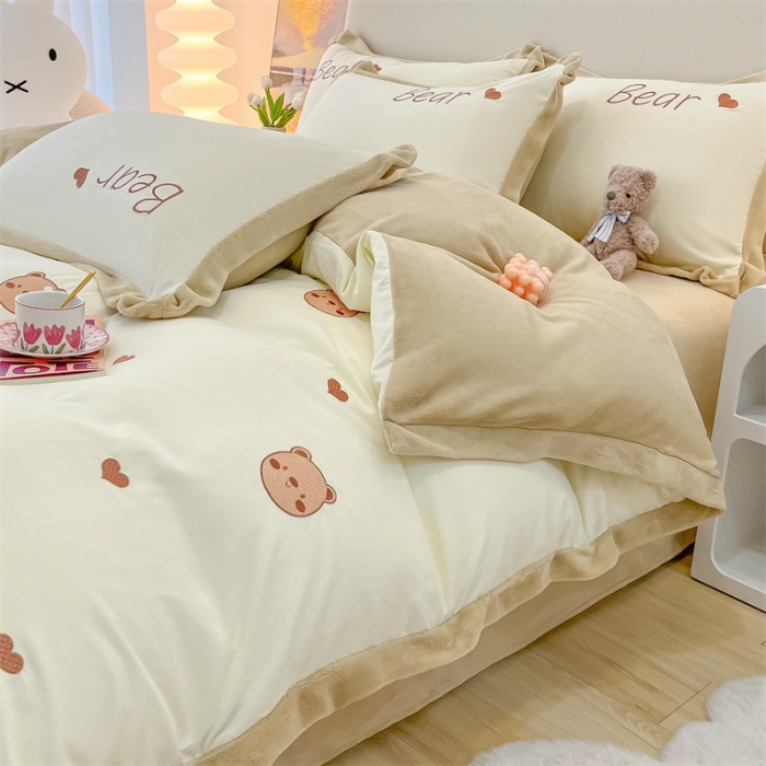 91家纺网 家纺一手货源 找家纺 眠帛家居 2022新款水洗棉拼牛奶绒绣花四件套 小熊