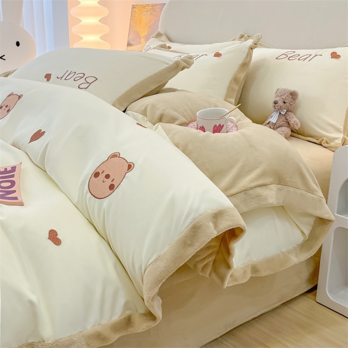 91家纺网 家纺一手货源 找家纺 眠帛家居 2022新款水洗棉拼牛奶绒绣花四件套 小熊