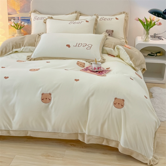 91家纺网 家纺一手货源 找家纺 眠帛家居 2022新款水洗棉拼牛奶绒绣花四件套 小熊