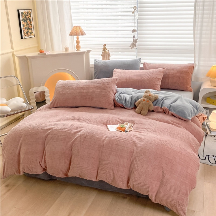 91家纺网 家纺一手货源 找家纺 古吉梦 2022新款A类高克重华夫格雕花绒四件套 华夫格-豆沙粉+浅灰