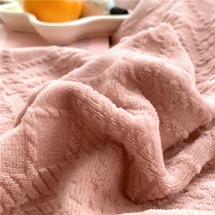 91家纺网 家纺一手货源 找家纺 古吉梦 2022新款A类高克重华夫格雕花绒四件套 华夫格-豆沙粉+浅灰