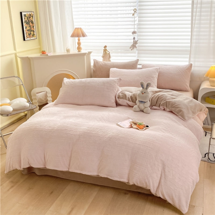 91家纺网 家纺一手货源 找家纺 古吉梦 2022新款A类高克重华夫格雕花绒四件套 华夫格-玫瑰粉+卡其