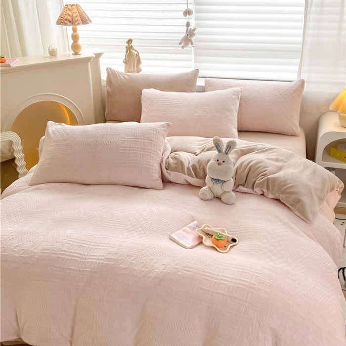 91家纺网 家纺一手货源 找家纺 古吉梦 2022新款A类高克重华夫格雕花绒四件套 华夫格-玫瑰粉+卡其