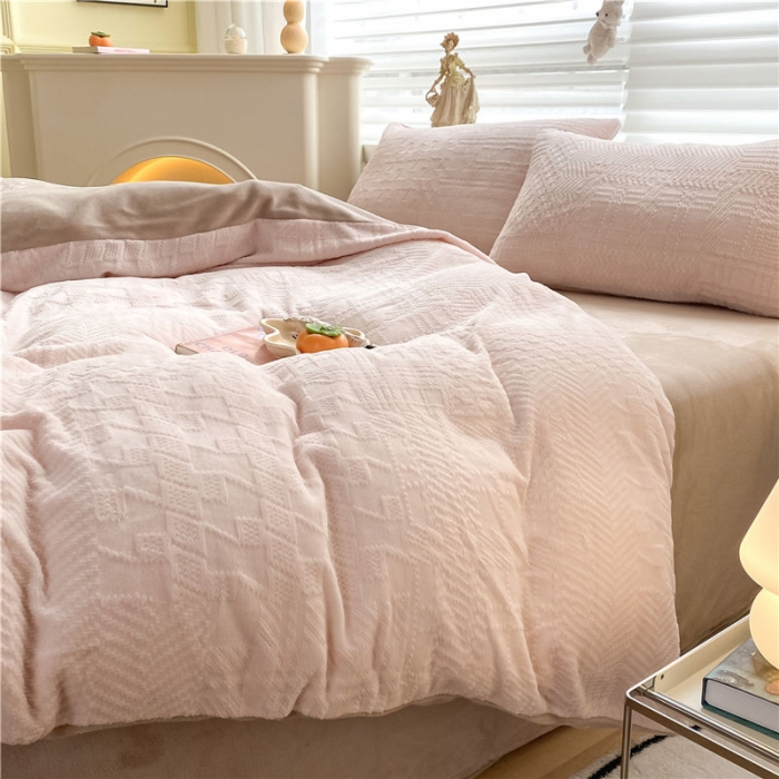 91家纺网 家纺一手货源 找家纺 古吉梦 2022新款A类高克重华夫格雕花绒四件套 华夫格-玫瑰粉+卡其