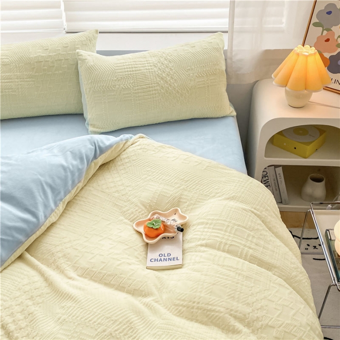 91家纺网 家纺一手货源 找家纺 古吉梦 2022新款A类高克重华夫格雕花绒四件套 华夫格-奶黄+天空蓝