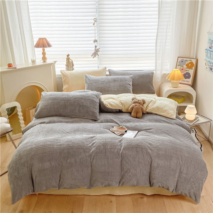 91家纺网 家纺一手货源 找家纺 古吉梦 2022新款A类高克重华夫格雕花绒四件套 华夫格-浅灰+奶黄