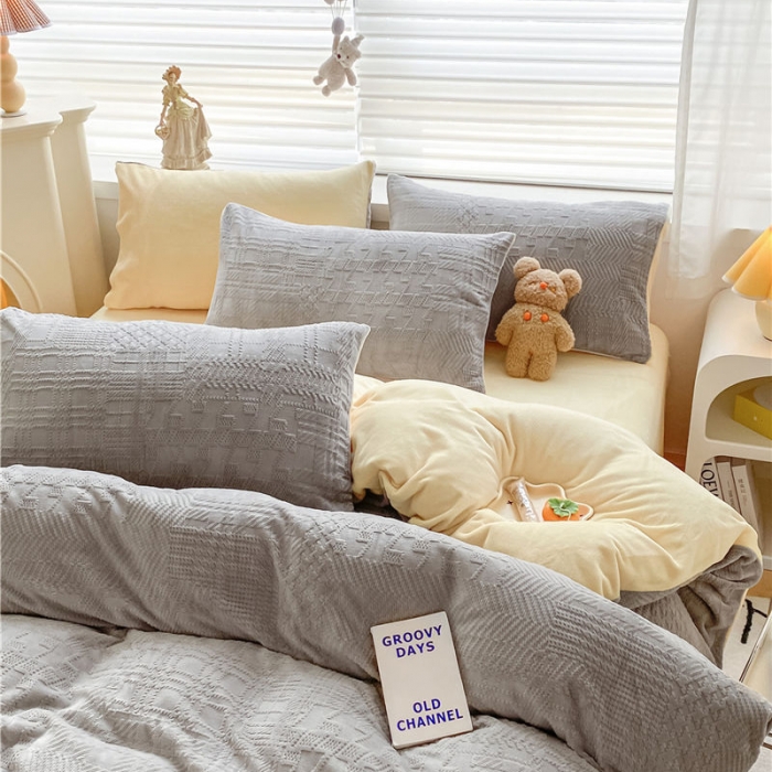 91家纺网 家纺一手货源 找家纺 古吉梦 2022新款A类高克重华夫格雕花绒四件套 华夫格-浅灰+奶黄