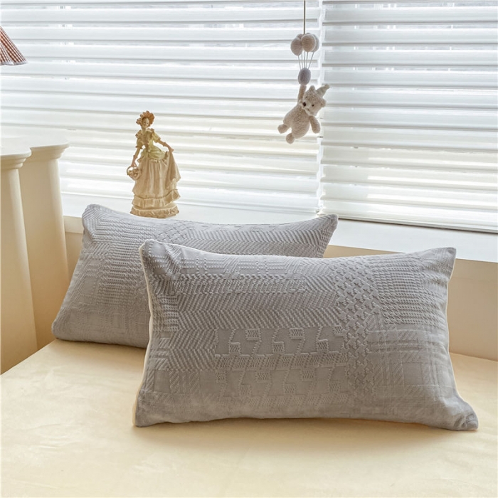 91家纺网 家纺一手货源 找家纺 古吉梦 2022新款A类高克重华夫格雕花绒四件套 华夫格-浅灰+奶黄