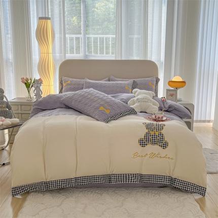 91家纺网 家纺一手货源 找家纺 （总）吾秀 2022 元气熊刺绣牛奶绒四件套 绣花四件套