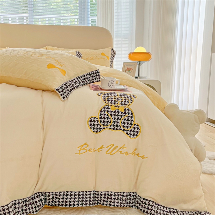 91家纺网 家纺一手货源 找家纺 （总）吾秀 2022 元气熊刺绣牛奶绒四件套 绣花四件套