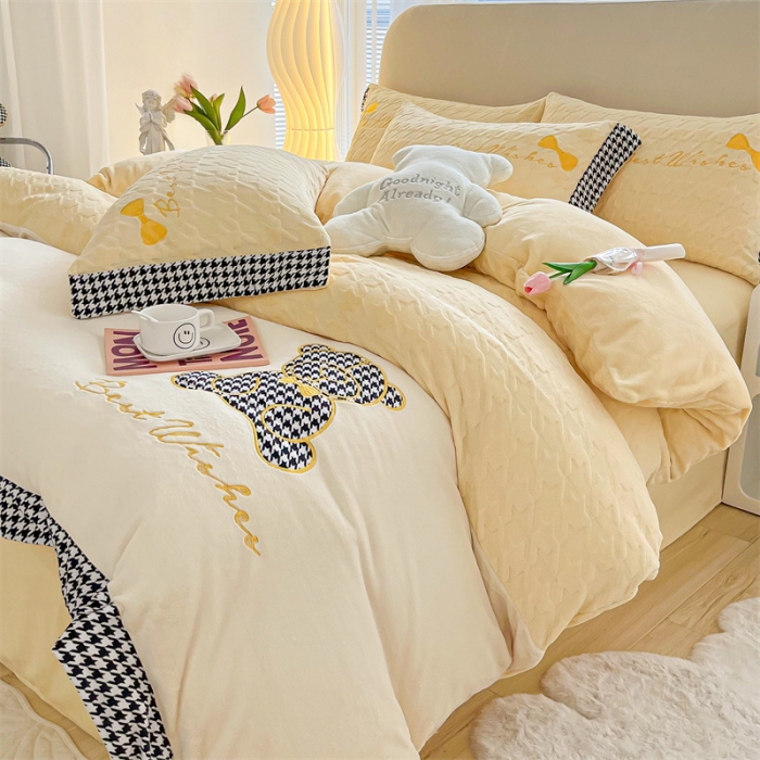 91家纺网 家纺一手货源 找家纺 （总）吾秀 2022 元气熊刺绣牛奶绒四件套 绣花四件套