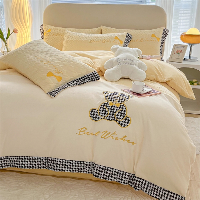 91家纺网 家纺一手货源 找家纺 吾秀 2022新款元气熊刺绣牛奶绒四件套 小熊奶黄