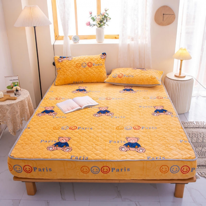 91家纺网 家纺一手货源 找家纺 小虾米 2022新款大床牛奶绒夹棉床笠 巴黎熊