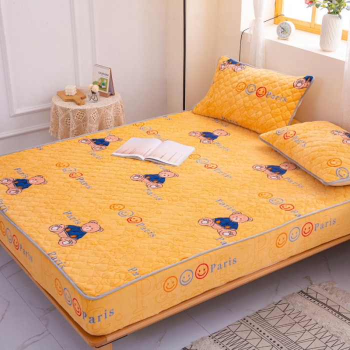 91家纺网 家纺一手货源 找家纺 小虾米 2022新款大床牛奶绒夹棉床笠 巴黎熊