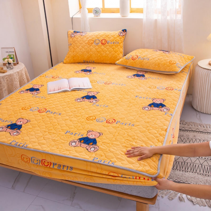 91家纺网 家纺一手货源 找家纺 小虾米 2022新款大床牛奶绒夹棉床笠 巴黎熊