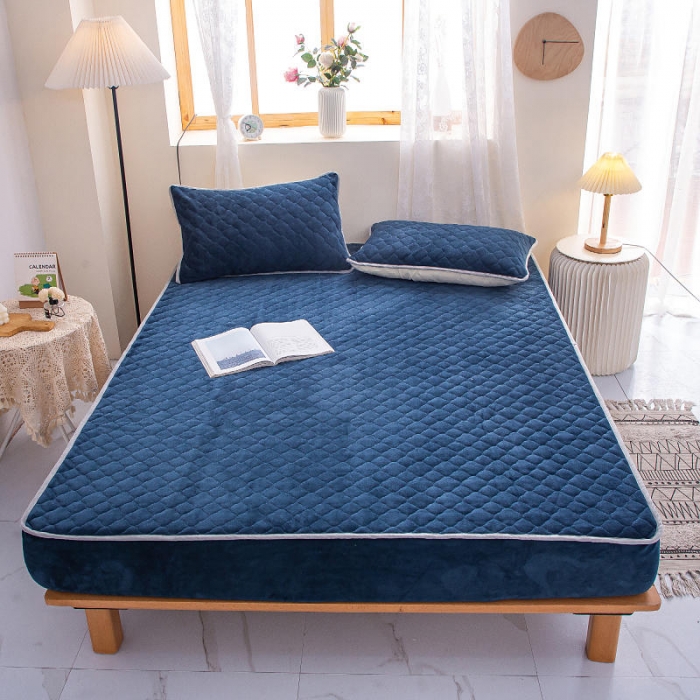 91家纺网 家纺一手货源 找家纺 小虾米 2022新款大床牛奶绒夹棉床笠 宝蓝