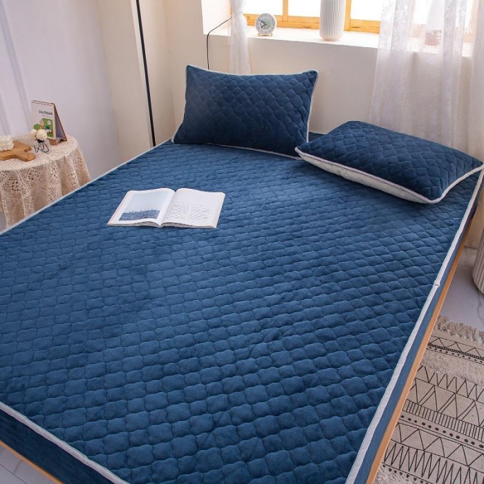 91家纺网 家纺一手货源 找家纺 小虾米 2022新款大床牛奶绒夹棉床笠 宝蓝