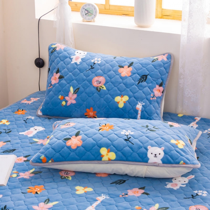 91家纺网 家纺一手货源 找家纺 小虾米 2022新款大床牛奶绒夹棉床笠 温馨小鹿