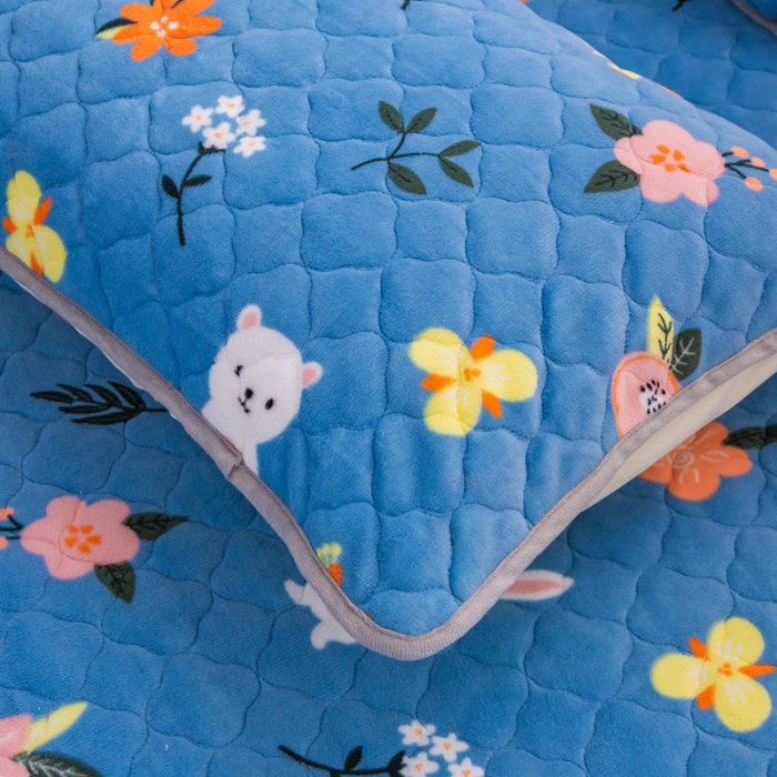 91家纺网 家纺一手货源 找家纺 小虾米 2022新款大床牛奶绒夹棉床笠 温馨小鹿