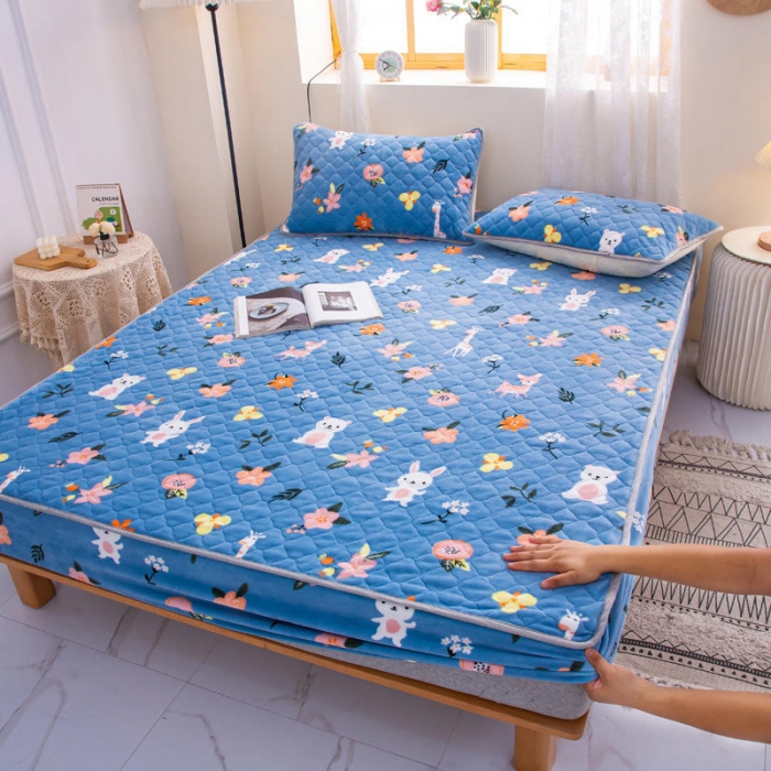 91家纺网 家纺一手货源 找家纺 小虾米 2022新款大床牛奶绒夹棉床笠 温馨小鹿