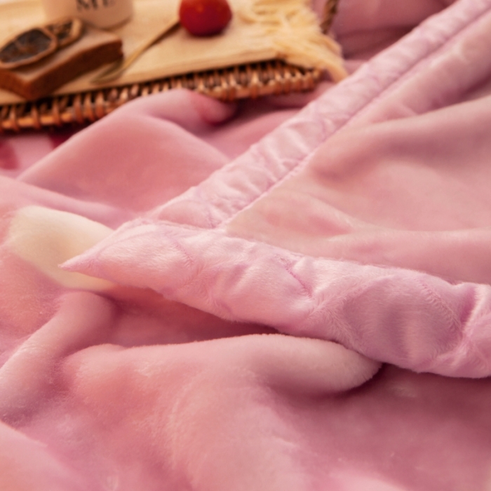 91家纺网 家纺一手货源 找家纺 金奇达 2022新款双层加厚保暖大版卡通拉舍尔毛毯 一朵小花