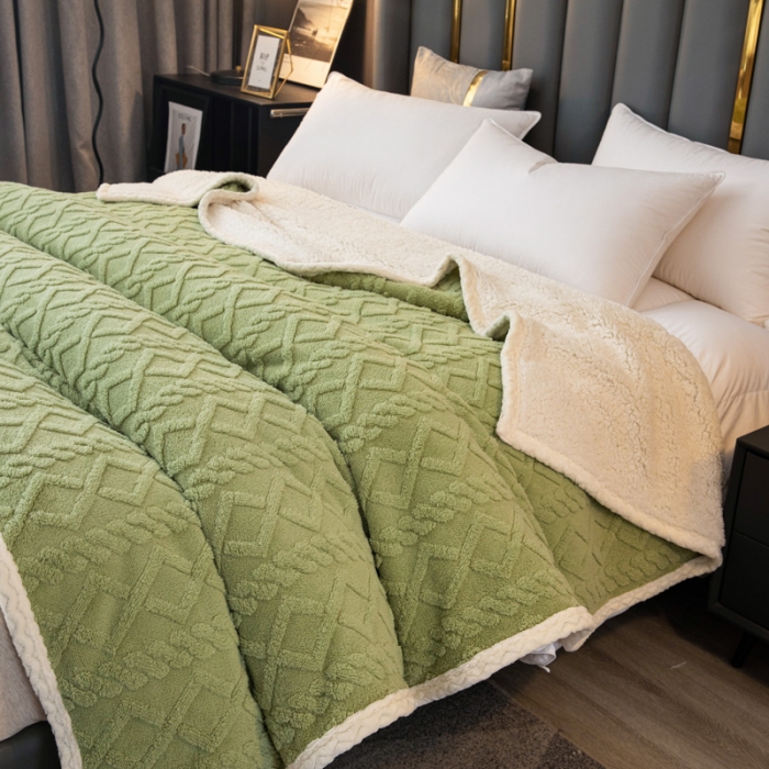 91家纺网 家纺一手货源 找家纺 卡琪曼 2022双面塔芙绒羊羔绒毛毯办公室午睡盖毯子 绿色