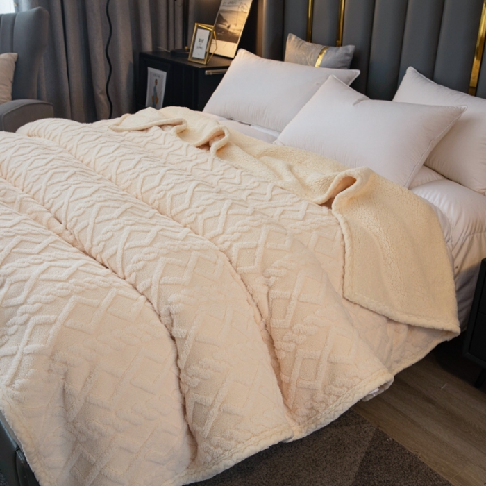 91家纺网 家纺一手货源 找家纺 卡琪曼 2022双面塔芙绒羊羔绒毛毯办公室午睡盖毯子 米白色