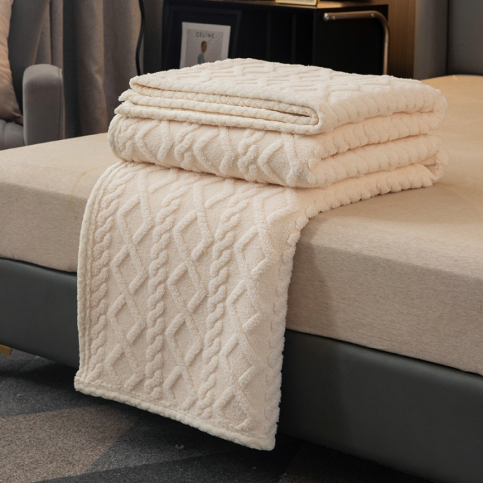 91家纺网 家纺一手货源 找家纺 卡琪曼 2022双面塔芙绒羊羔绒毛毯办公室午睡盖毯子 米白色