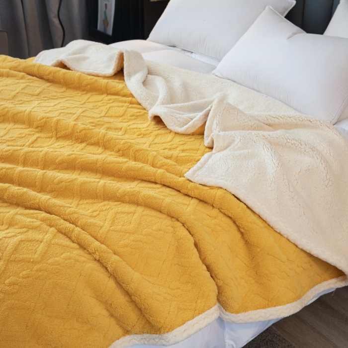 91家纺网 家纺一手货源 找家纺 卡琪曼 2022双面塔芙绒羊羔绒毛毯办公室午睡盖毯子 黄色