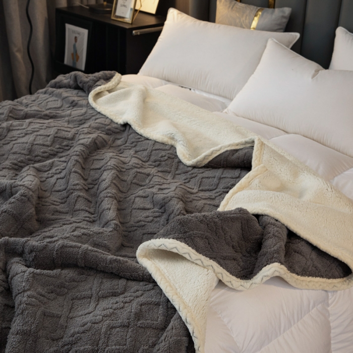 91家纺网 家纺一手货源 找家纺 卡琪曼 2022双面塔芙绒羊羔绒毛毯办公室午睡盖毯子 灰色