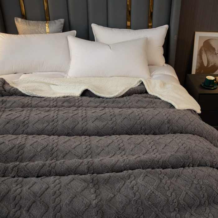 91家纺网 家纺一手货源 找家纺 卡琪曼 2022双面塔芙绒羊羔绒毛毯办公室午睡盖毯子 灰色