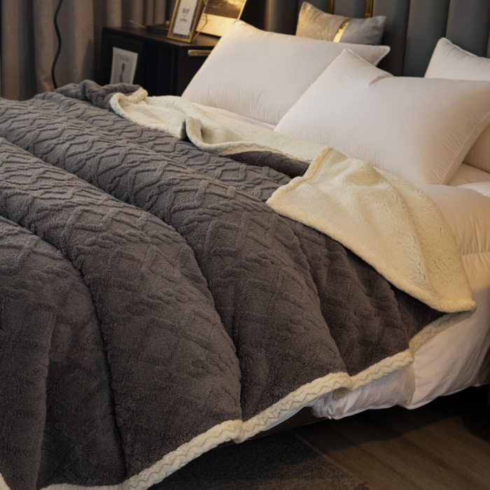 91家纺网 家纺一手货源 找家纺 卡琪曼 2022双面塔芙绒羊羔绒毛毯办公室午睡盖毯子 灰色