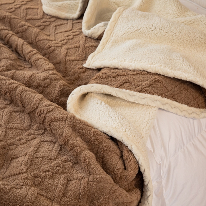 91家纺网 家纺一手货源 找家纺 卡琪曼 2022双面塔芙绒羊羔绒毛毯办公室午睡盖毯子 咖色