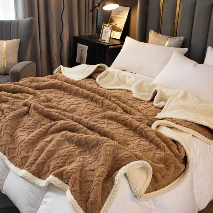 91家纺网 家纺一手货源 找家纺 卡琪曼 2022双面塔芙绒羊羔绒毛毯办公室午睡盖毯子 咖色