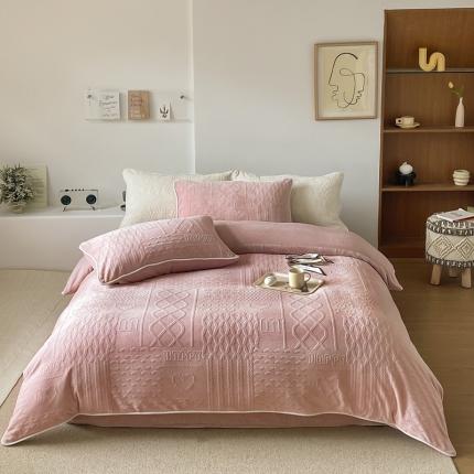 91家纺网 家纺一手货源 找家纺 源启生活 2022冬季新品立体雕花牛奶绒嵌绳款四件套 湘粉