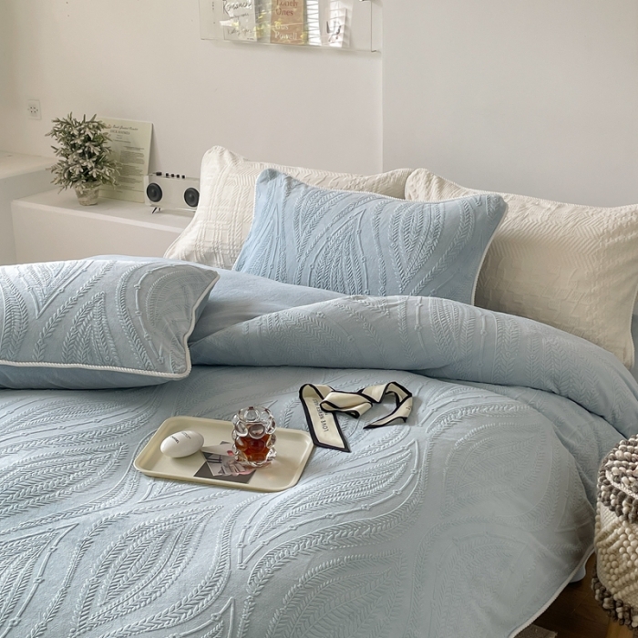 91家纺网 家纺一手货源 找家纺 源启生活 2022冬季新品立体雕花牛奶绒嵌绳款四件套 湖蓝